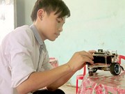Cậu bé 14 tuổi chế tạo được robot thám hiểm địa hình nguy hiểm